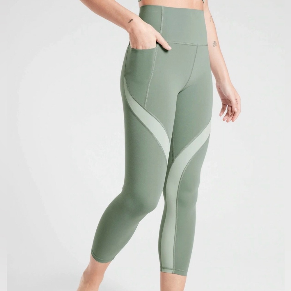NWT Athleta Salutation Stash Pocket II 7/8 tight lead green size: M